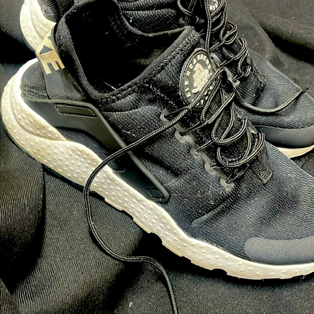 Nike Hirarche black and white